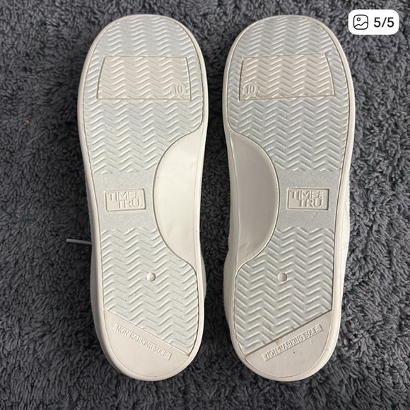 NWOT black size 10 memory foam shoes with a cute design on the back middle - Picture 5 of 5